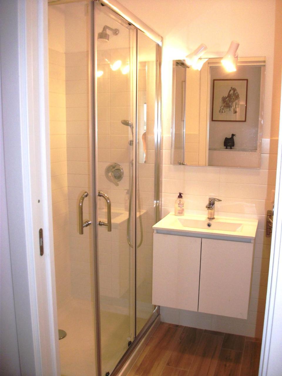 Bright Apartment กาญารี ภายนอก รูปภาพ